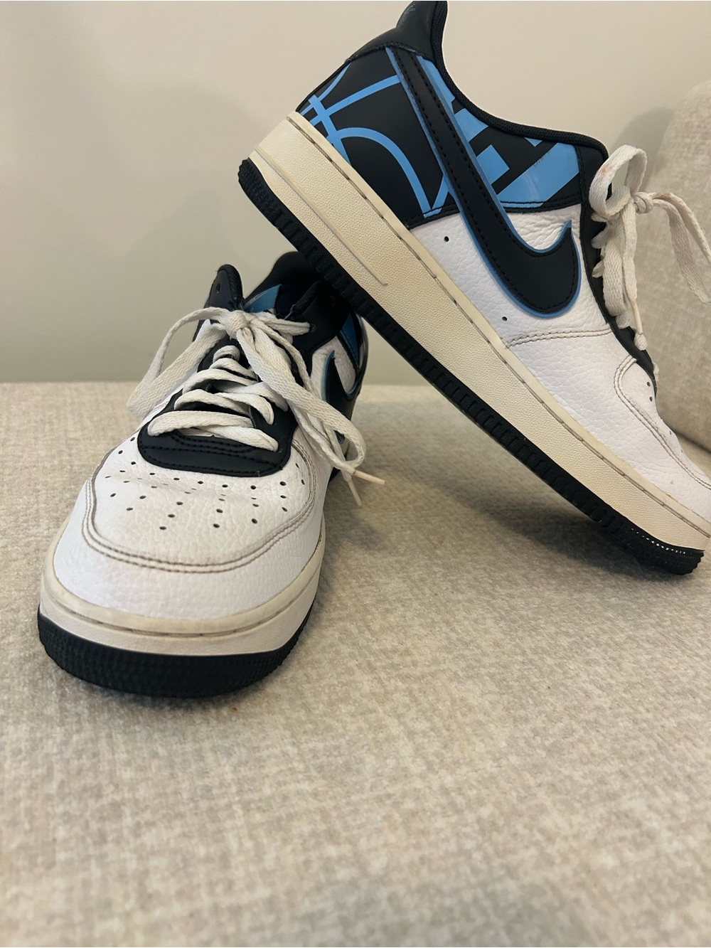 Nike Men’s Low-Top Sneakers in White, Black & Light Blue